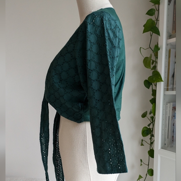 Gulāal Crop Eyelet Top - Picture 3 of 8